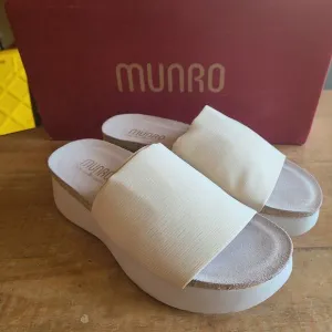 Munro Nalia Women’s Sz 7 WIDE Beige Bone Fabric Slip On Platform Wedge Sandals