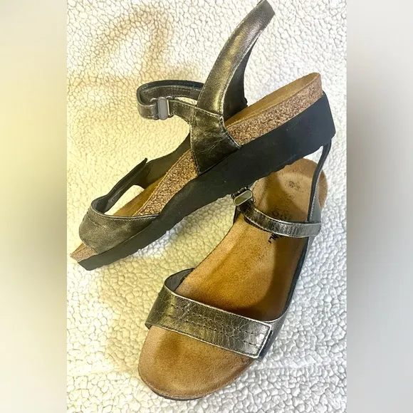 Naot Madison Metallic Genuine Leather Sandals Adjustable Velcro Straps Size 8.5