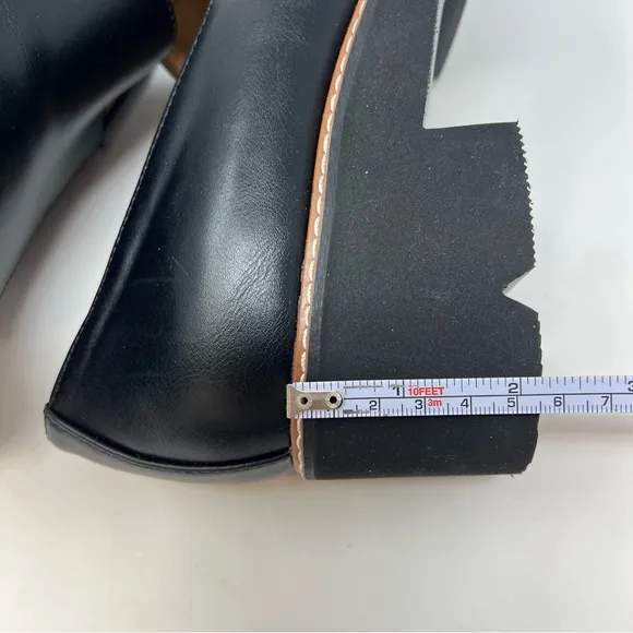 Naturalizer Cabaret Loafers Size 9 Wide Black Synthetic Leather Lug Sole