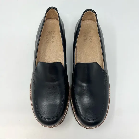 Naturalizer Cabaret Loafers Size 9 Wide Black Synthetic Leather Lug Sole