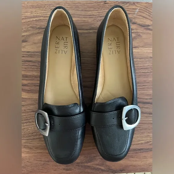 Naturalizer Flat Loafers Kayden Moc Size 7 Buckle Slip On Flats Black Modern EUC