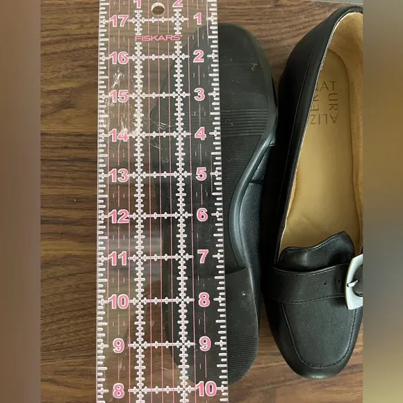 Naturalizer Flat Loafers Kayden Moc Size 7 Buckle Slip On Flats Black Modern EUC