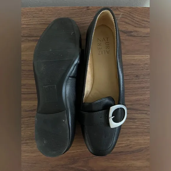 Naturalizer Flat Loafers Kayden Moc Size 7 Buckle Slip On Flats Black Modern EUC