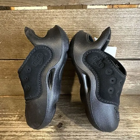 New $55 Infant Nike Aqua Swoosh Water/Land Black Shoes Sandals Size 2C‎