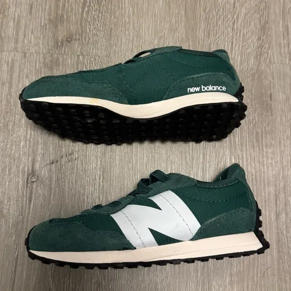 New Balance 327 Green and White Sneakers