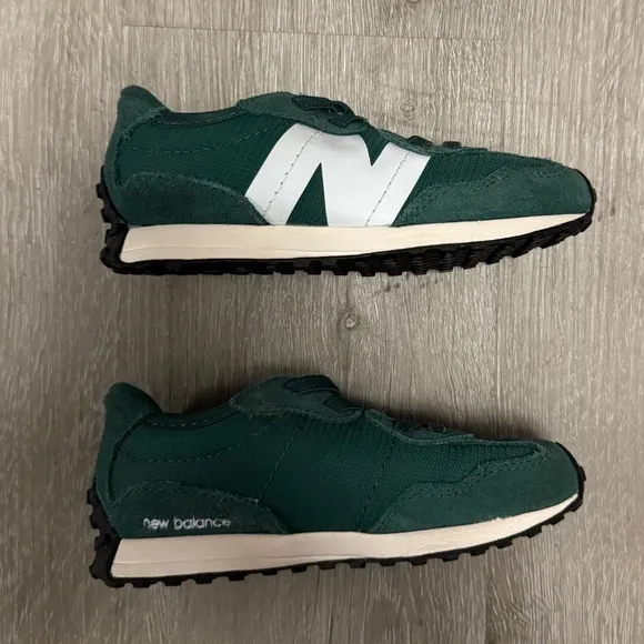 New Balance 327 Green and White Sneakers