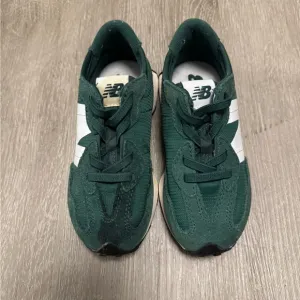 New Balance 327 Green and White Sneakers
