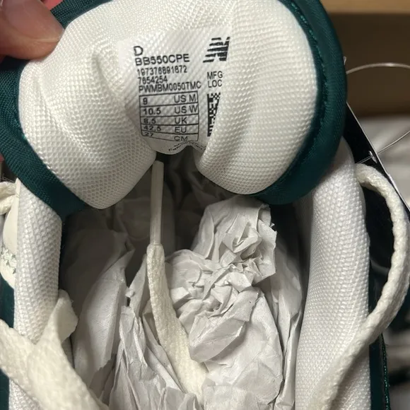 New Balance 550 White and Green Sneakers size 9 NIB