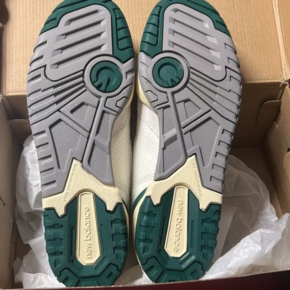 New Balance 550 White and Green Sneakers size 9 NIB