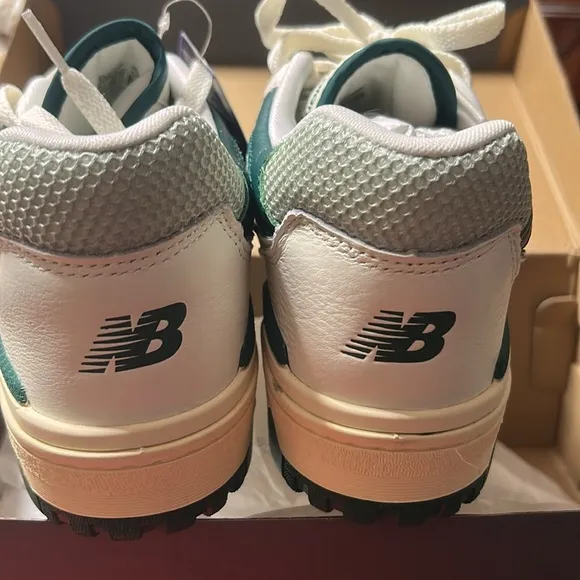 New Balance 550 White and Green Sneakers size 9 NIB