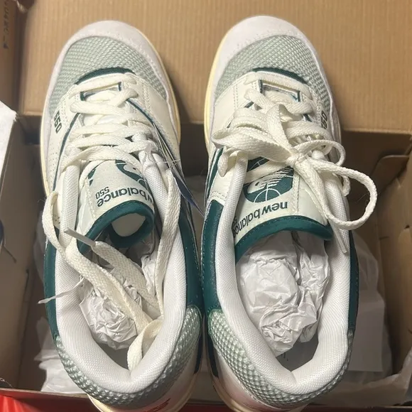 New Balance 550 White and Green Sneakers size 9 NIB