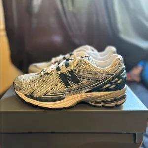 New Balance Gray and Green Sneakers