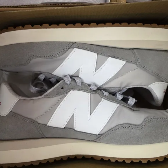 NEW BALANCE Mens The 237 V1 Sneaker