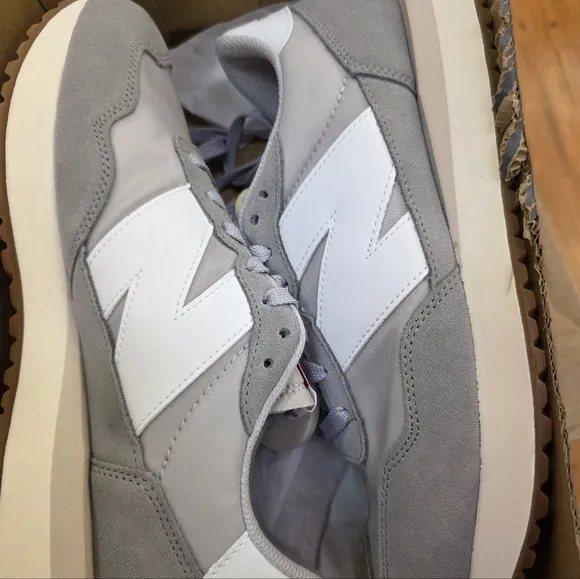 NEW BALANCE Mens The 237 V1 Sneaker