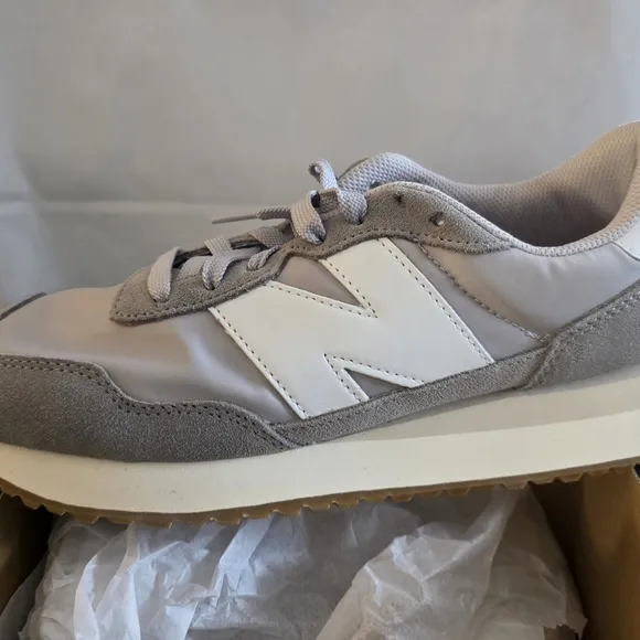 NEW BALANCE Mens The 237 V1 Sneaker