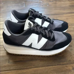 New Balance women’s 237 retro Black and White Sneakers