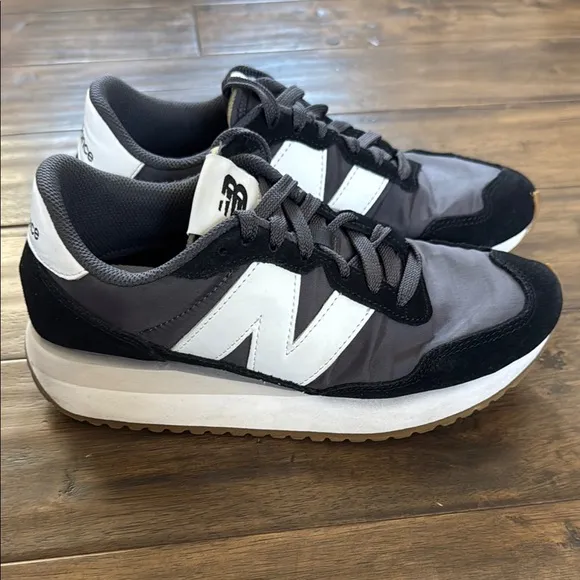 New Balance women’s 237 retro Black and White Sneakers