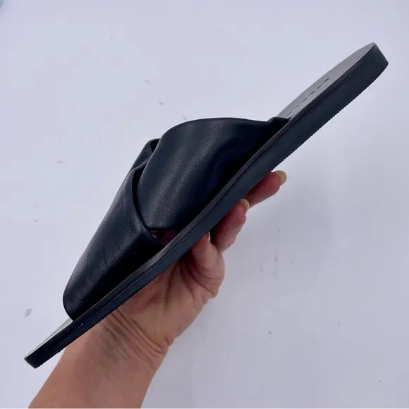 NEW Everlane Black Leather Day Crossover Sandal in Size 7.5
