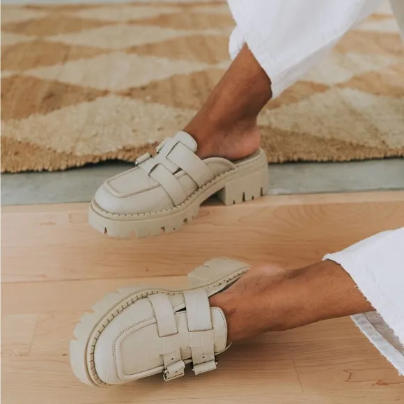 New Free People Buckle Lyra Leather Lug Croc Loafers Mules off white
