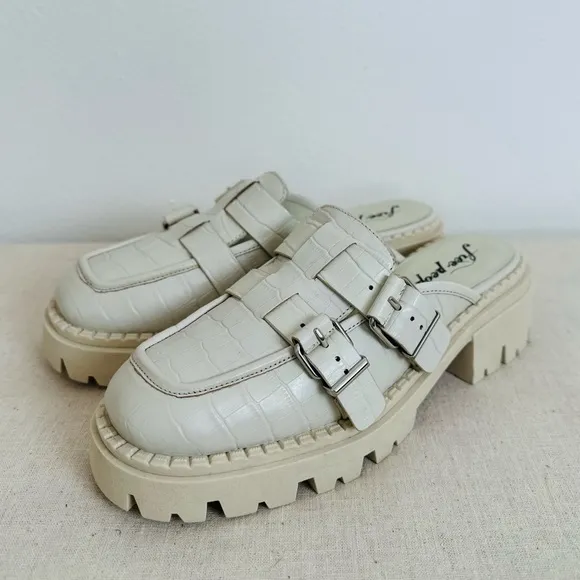 New Free People Buckle Lyra Leather Lug Croc Loafers Mules off white