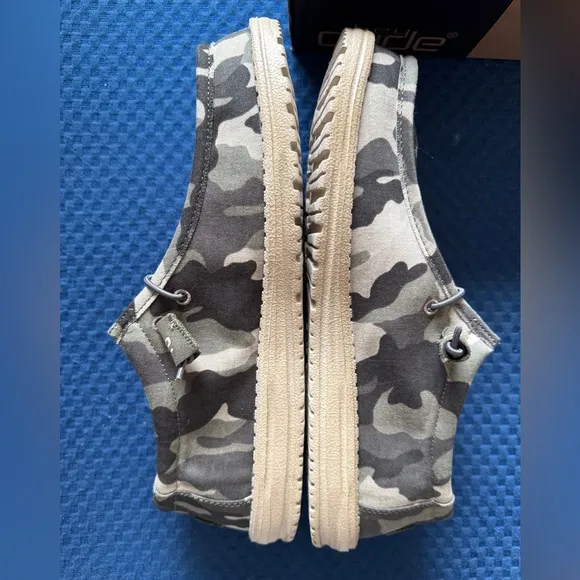 New In Box Hey Dude Wally Camo Slip On Loafers Size 11