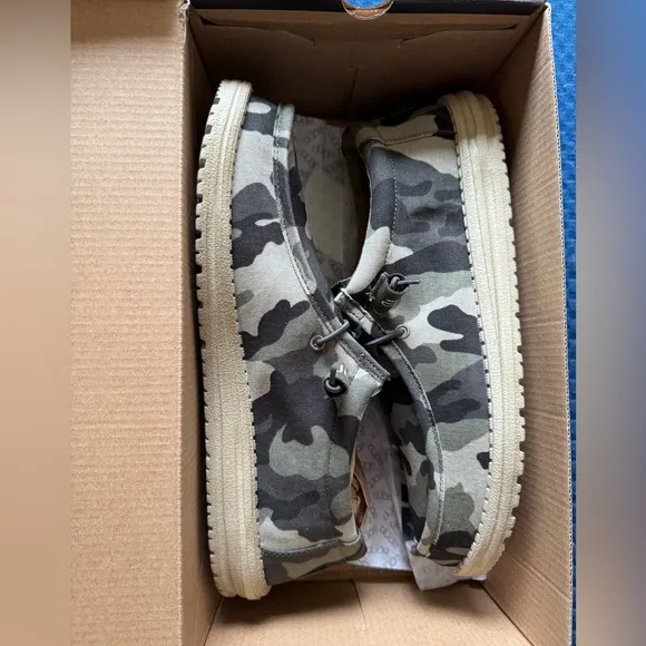 New In Box Hey Dude Wally Camo Slip On Loafers Size 11