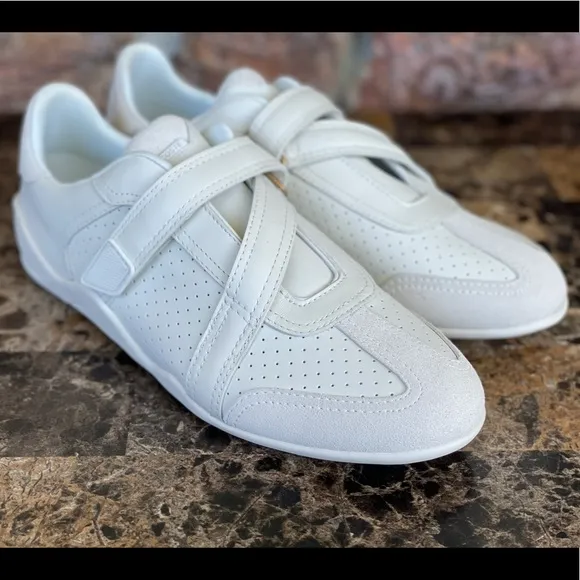 NEW Lacoste Women's Hapona Strap Casual Sneakers