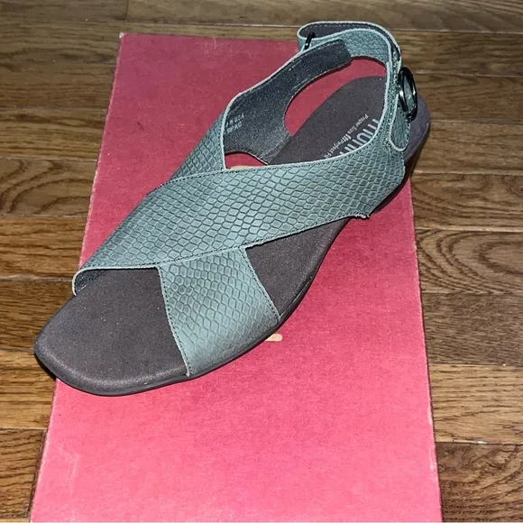 NEW Munro Jenny Sandals Nubuck Leather Forest Green Lizard Embossed Women’s 9