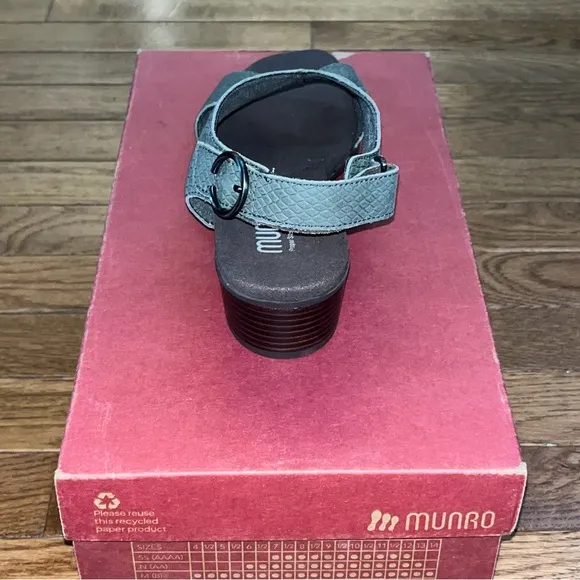 NEW Munro Jenny Sandals Nubuck Leather Forest Green Lizard Embossed Women’s 9