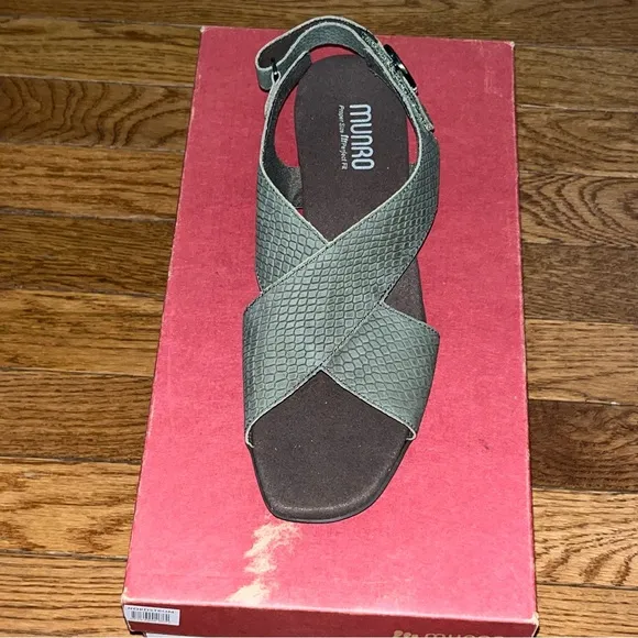 NEW Munro Jenny Sandals Nubuck Leather Forest Green Lizard Embossed Women’s 9