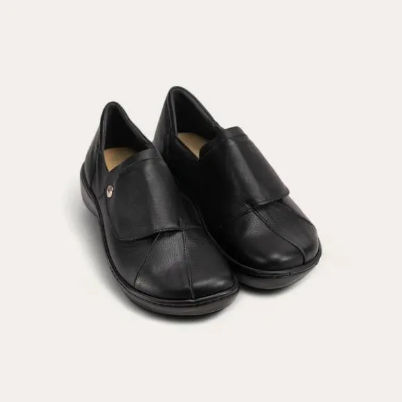 NEW NAOT women's lagoon velcro shoes in soft black/jet black