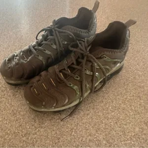New Nike Cargo  khaki Army Green Vapormax  Athletic Sneakers Men’s 8.5 W 10