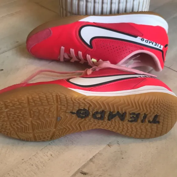 New Nike Tempo