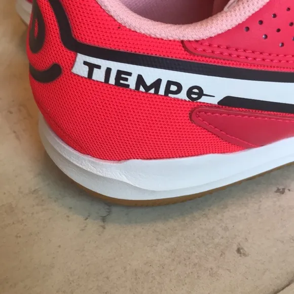 New Nike Tempo