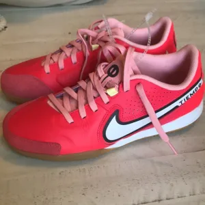 New Nike Tempo