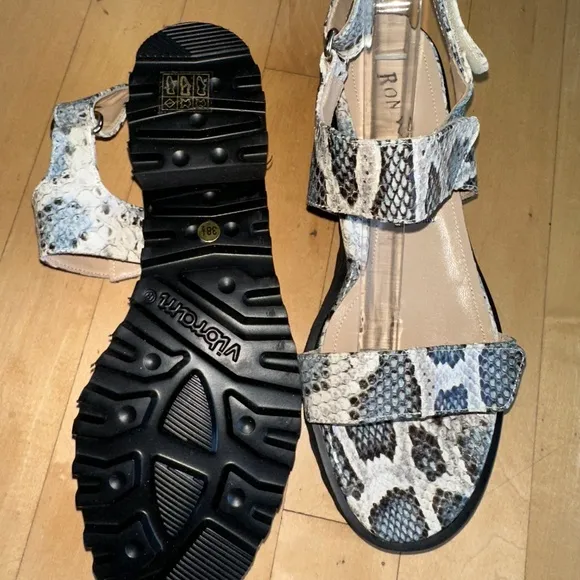 NEW Ron White Catey Python  strap  sandals, 38.5/ 7.5  CB2401