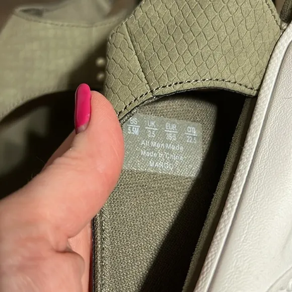 New Ryka Margo Sling back Thong Women's Sandals Olive Green Textured Size 5.5