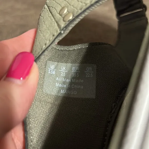 New Ryka Margo Sling back Thong Women's Sandals Olive Green Textured Size 5.5