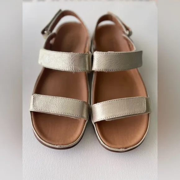 New Strive Kona Orthotic Sandals Gold Size UK:7 EU:40.5/41US:9.5-10