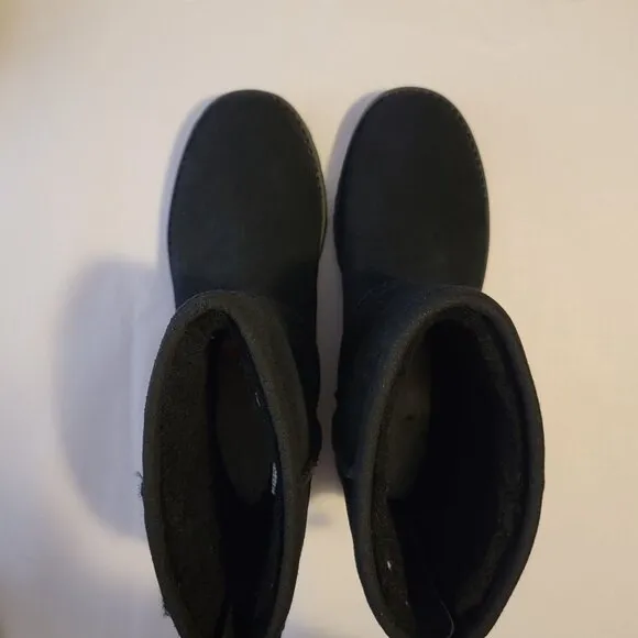 NEW UGG Classic Short Logo Zip Boots Womens 7 Cozy Shearling Suede Classic