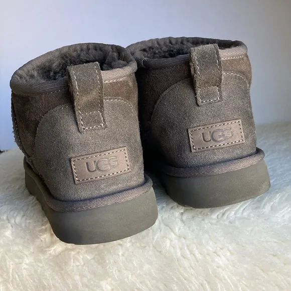 NEW Ugg Classic Ultra Mini Shearling Ankle Boots in Grey Suede Men’s Sz 9