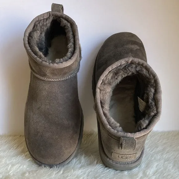 NEW Ugg Classic Ultra Mini Shearling Ankle Boots in Grey Suede Men’s Sz 9