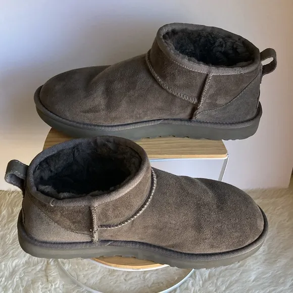 NEW Ugg Classic Ultra Mini Shearling Ankle Boots in Grey Suede Men’s Sz 9