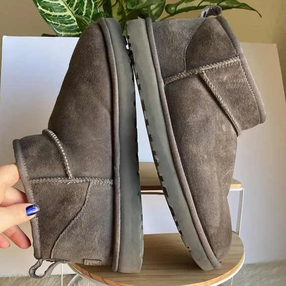 NEW Ugg Classic Ultra Mini Shearling Ankle Boots in Grey Suede Men’s Sz 9