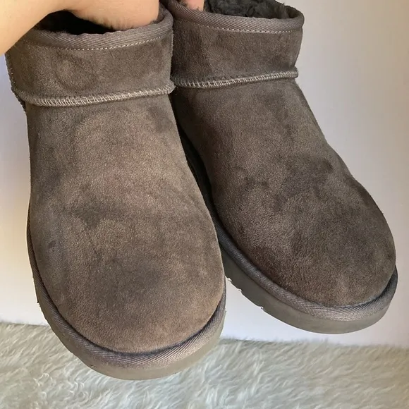 NEW Ugg Classic Ultra Mini Shearling Ankle Boots in Grey Suede Men’s Sz 9