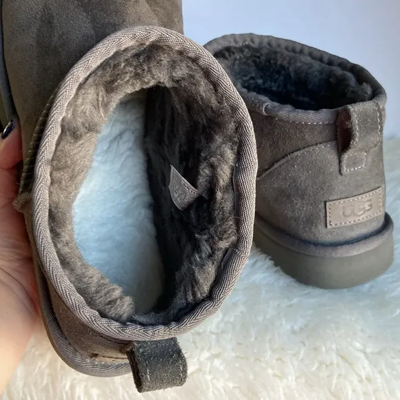 NEW Ugg Classic Ultra Mini Shearling Ankle Boots in Grey Suede Men’s Sz 9