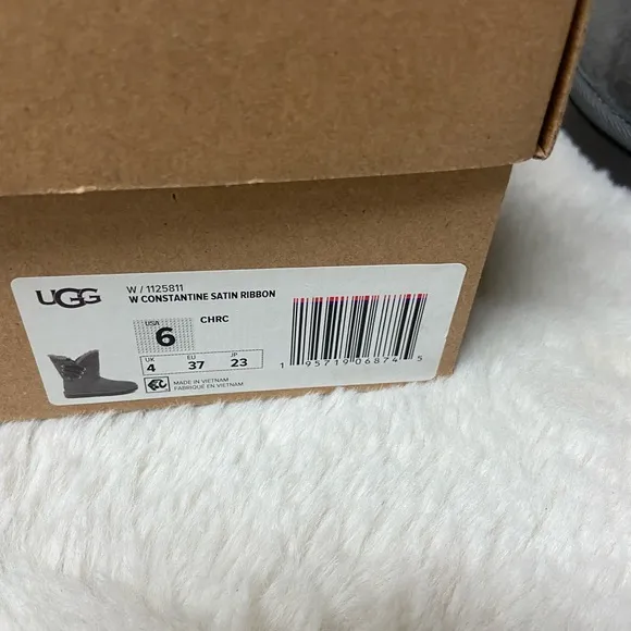 New UGG Constantine grey satin ribbon boots size 6 charcoal