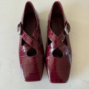 New Vince Cici square toe croc embossed red flats Size: 6
