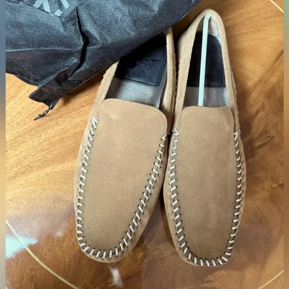 New‼️size 11.5 suede driving moccasin. With dust bags in the original box👞
