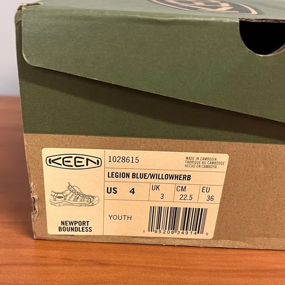NIB Keen Big Kids' Newport Boundless Pink and Blue Closed Toe Sandals Size 4